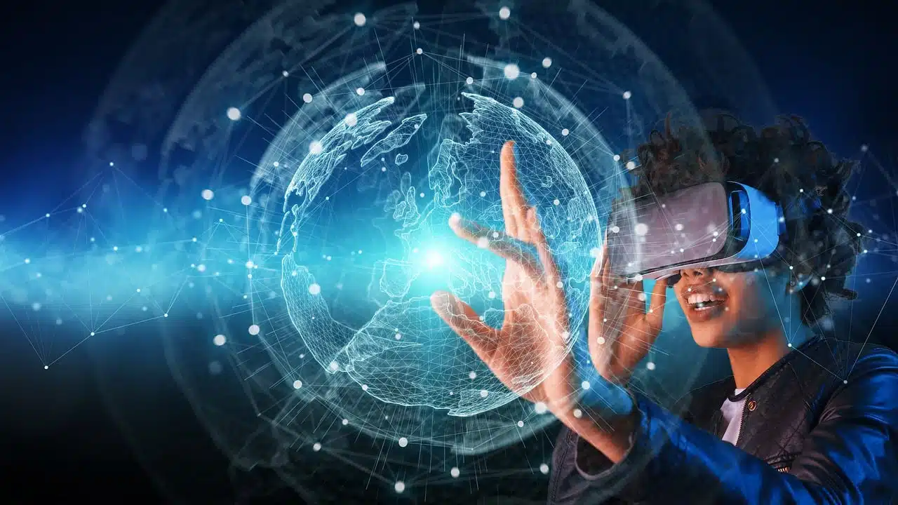 Joven utilizando visores de realidad virtual en el Metaverso