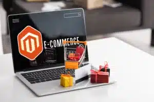 Actividad de comercio en línea o ecommerce, utilizando las propiedades del CMS Magento.