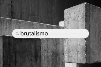 Bloques de concreto rústicos apilados representando el estilo de diseño en Brutalismo
