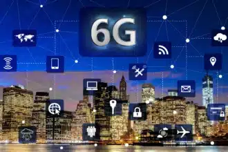 Representación visual de 6G y conectividad global con un mapa digital del mundo interconectado