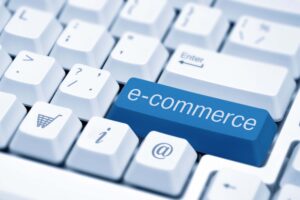 ilustracion de un teclado de computadora con tecla azul con texto ecommerce.