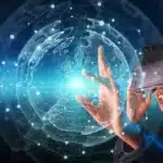 Joven utilizando visores de realidad virtual en el Metaverso